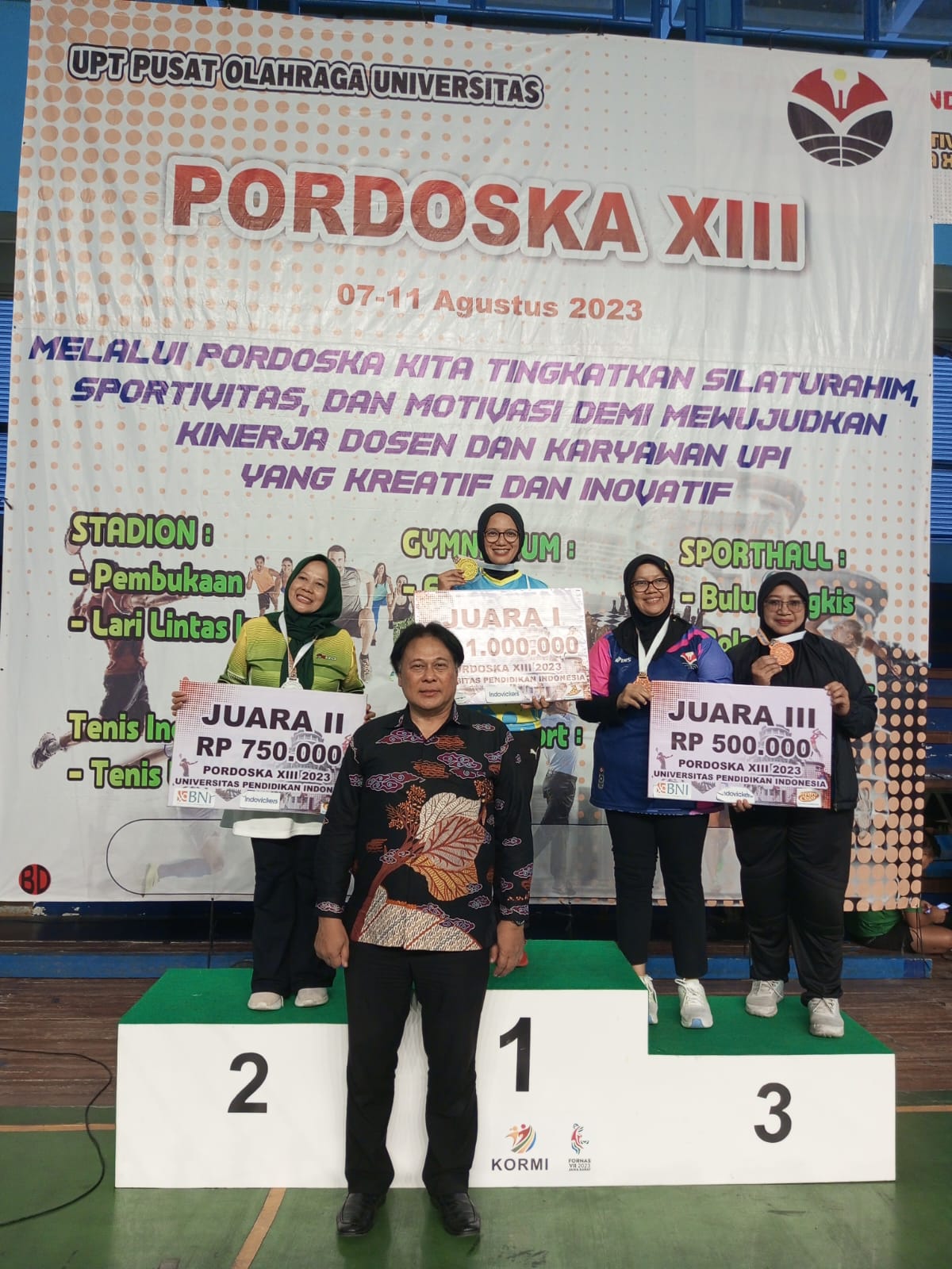 Juara Baru di Pertandingan Bulu Tangkis Putri Tim FPEB Juara 1 Bulutangkis Pordoska 2023